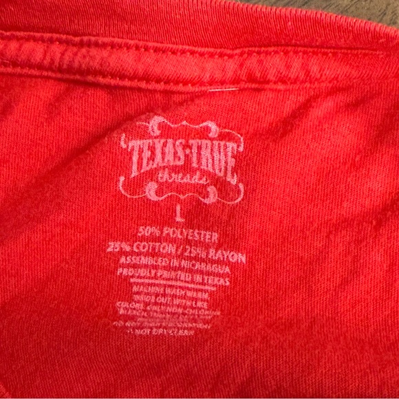 Texas True Threads Red “MERRY” Long Sleeve Graphic Tee L Christmas Holiday Top - Picture 5 of 6